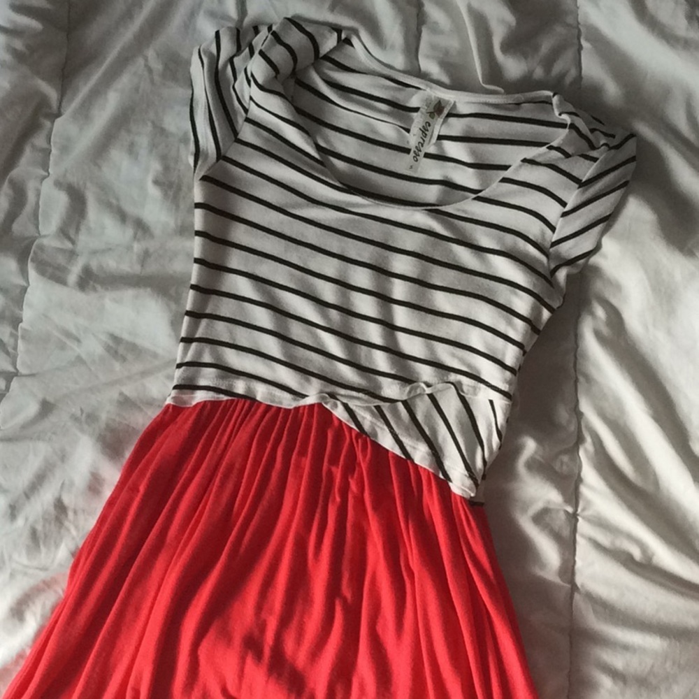 striped dress w/pink bottom